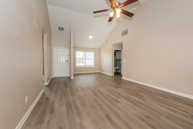 Building Photo - 2081 Wedgewood Dr