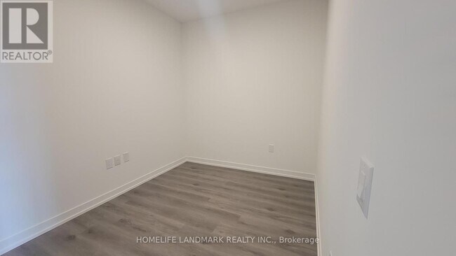 Building Photo - 138-4138 Downes St