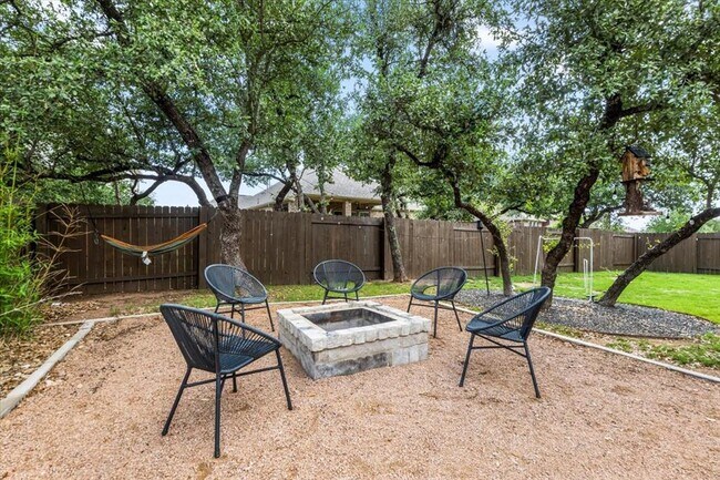 Foto del edificio - 1504 Saddlespur Ln