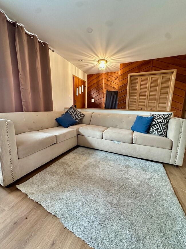 Building Photo - 3210 Vista Ter