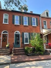 Building Photo - 521 W Walnut St