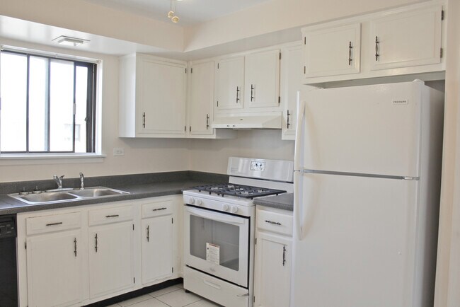 Building Photo - 5351 N Delphia Ave