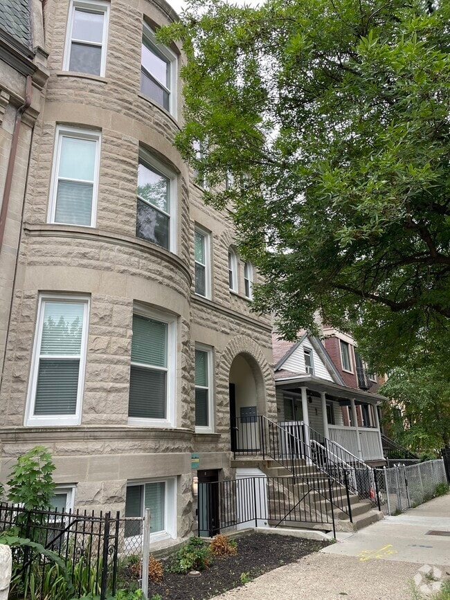 Building Photo - 2233 W Washington Blvd
