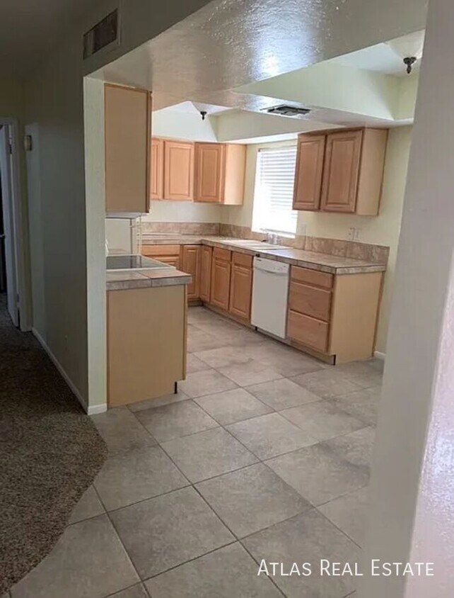 Foto principal - 4554 E Paradise Village Pkwy N