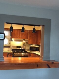 Foto del edificio - 1240 Gilmore Ln