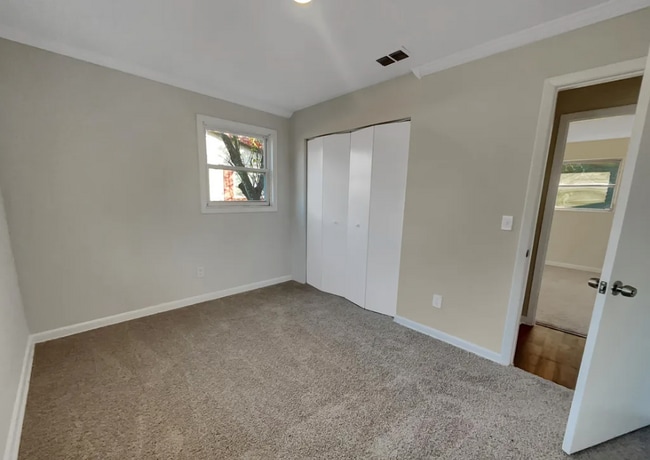 Foto del edificio - 7748 Knoll Dr N