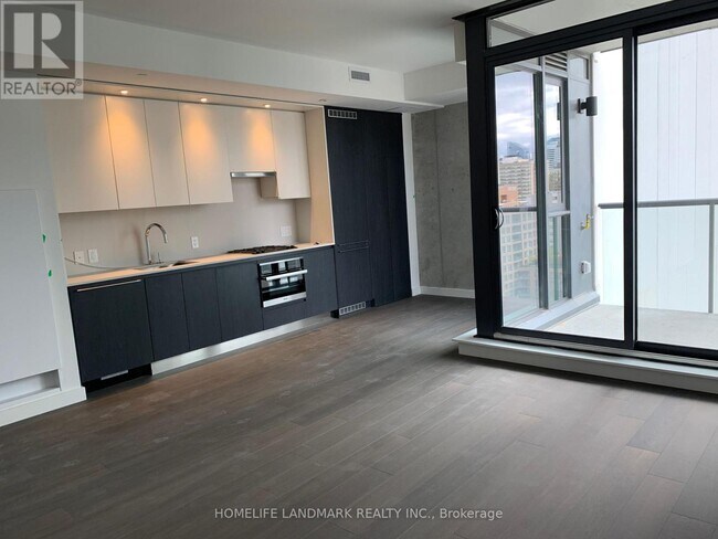 Photo du bâtiment - 81 Wellesley St E