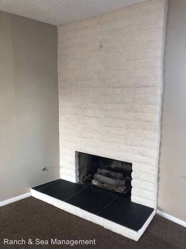 Building Photo - 3 br, 2 bath House - 4914 Loma Laguna Dr