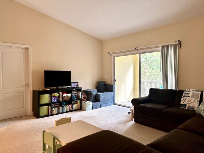 Foto del edificio - MUST SEE!! 3 bed/2 Bath Town Home! Close to Everything!