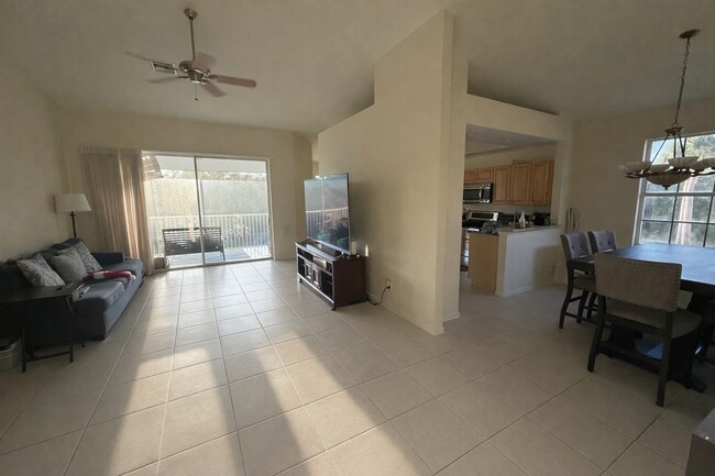 Living room - 14040 Eagle Ridge Lakes Dr