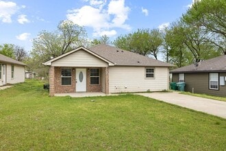 Building Photo - 119 N Andrews Ave