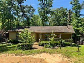 Building Photo - 1804 S Magnolia Dr