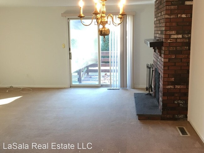 Building Photo - 2 br, 1.5 bath House - 121 Brighton Circle