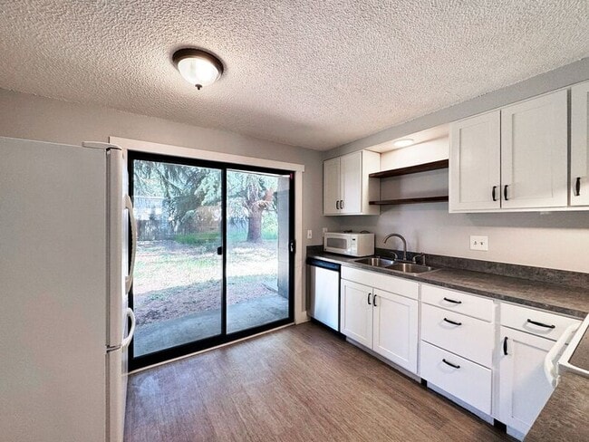 Building Photo - 525 Cinderella Loop