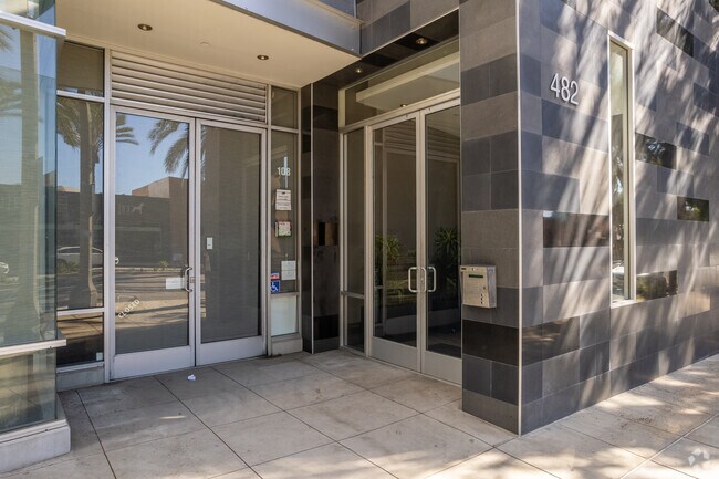 Entrada - 482 S Arroyo Pky