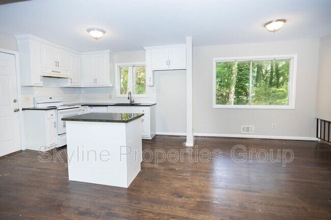 Building Photo - 2613 McGlynn Dr
