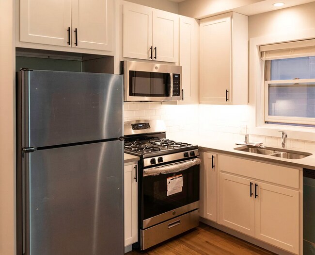 Foto del edificio - 2320 N Southport Ave