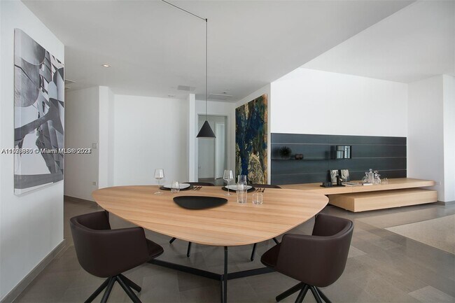 Building Photo - 88 SW 7th St