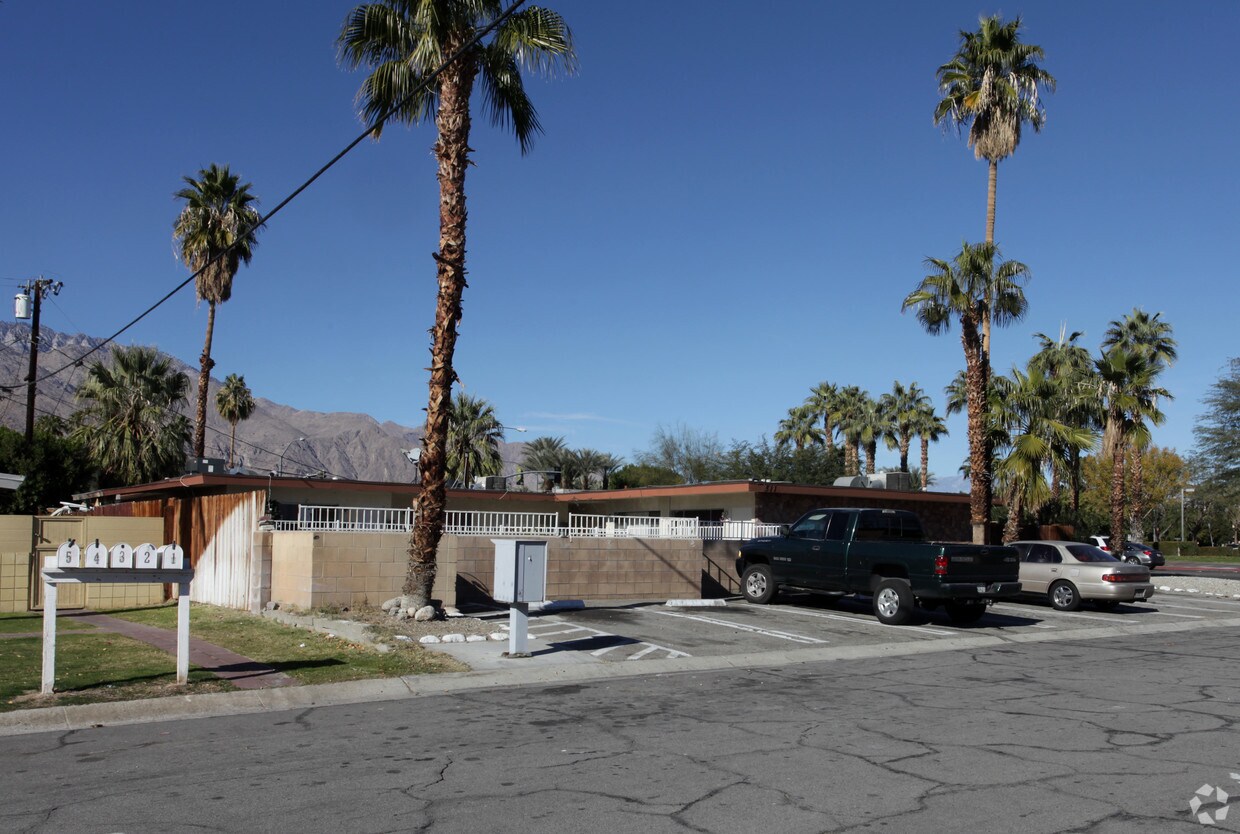 Primary Photo - 511 S Desert View Dr