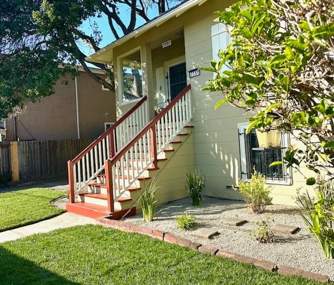 Building Photo - Allendale California 2 Bedroom Bungalow