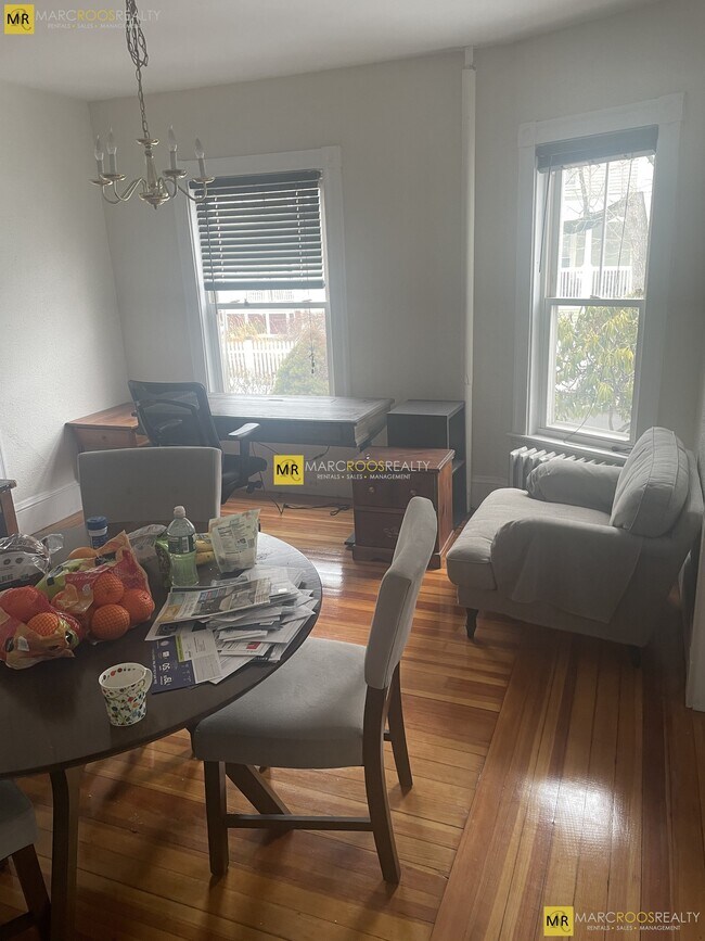 Building Photo - 68 Willow St