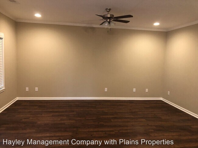 Building Photo - 3 br, 2 bath House - 1409 Spring Dr.