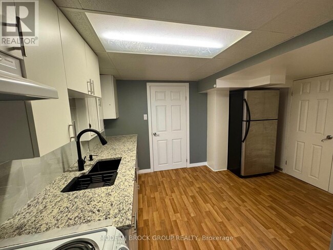 Photo du bâtiment - 1493 Kensington Pkwy