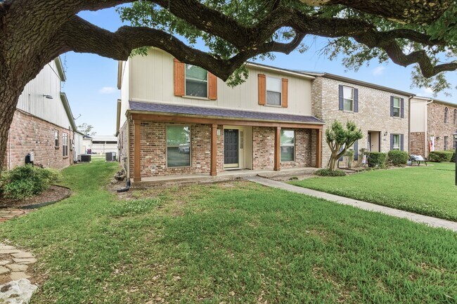 Foto del edificio - 445 Longmeadow Dr