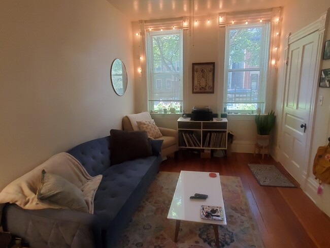 Foto del edificio - 1031 N Honore St