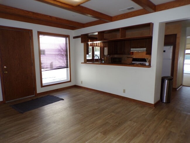 Building Photo - Light-Filled Home in Ideal Traverse City Neighborhood