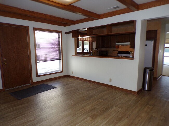 Foto del edificio - Light-Filled Home in Ideal Traverse City Neighborhood