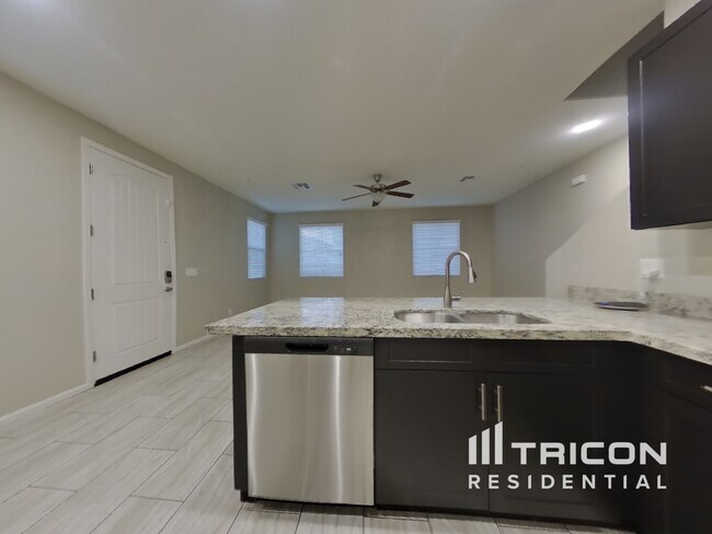 Foto del edificio - 12586 W Roy Rogers Rd