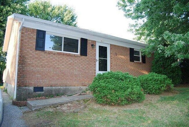 Building Photo - 627 Wagonwheel Rd