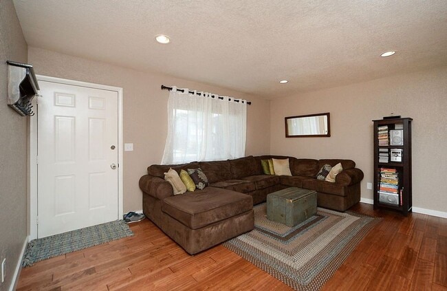 Building Photo - 3 br, 2 bath House - 8679 W 86th Circle