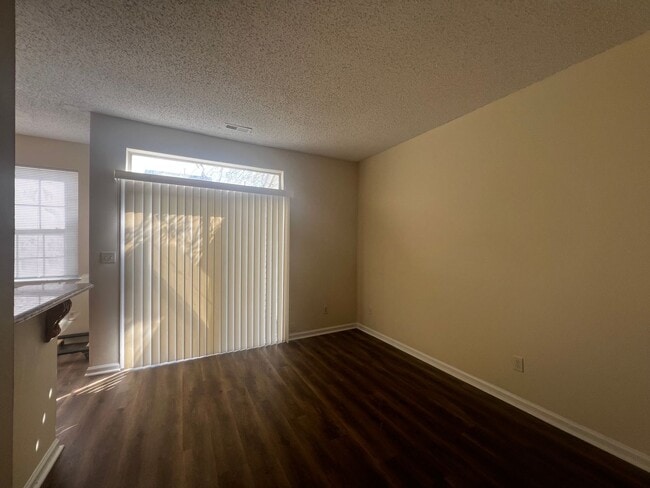 Building Photo - Townhome For Rent In Virginia Beach
