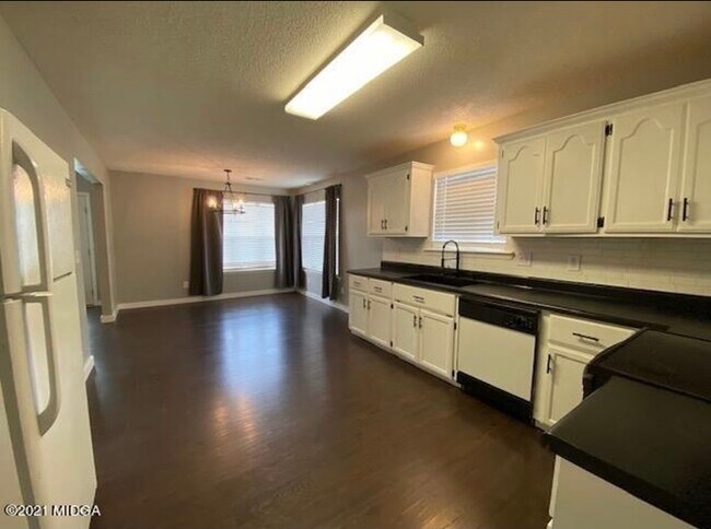 Foto del edificio - 111 Camelot Plz