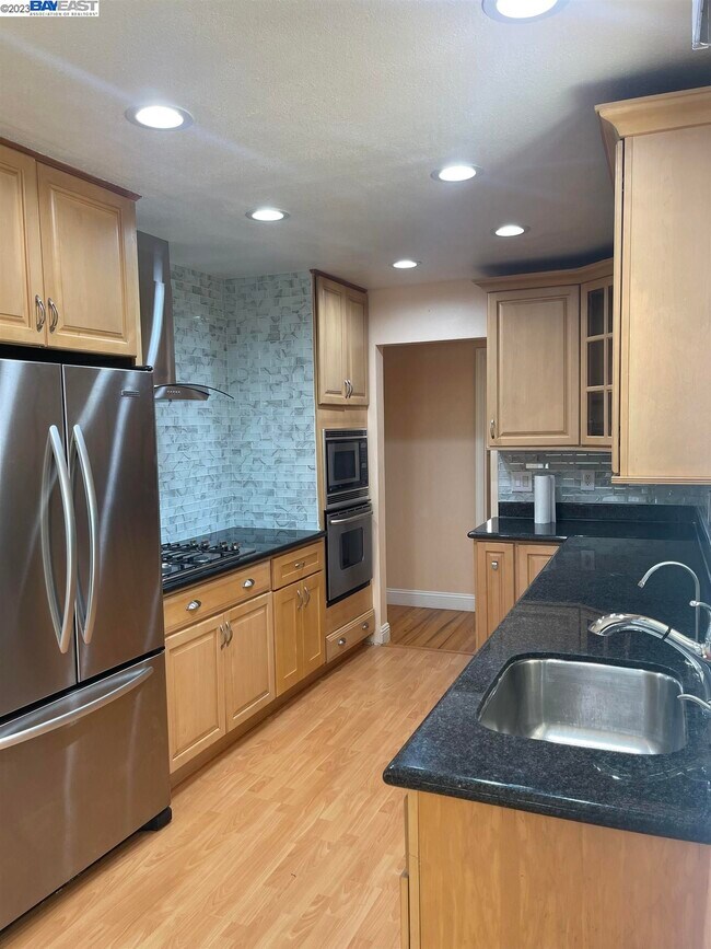 Building Photo - 3129 Fairfax Ct
