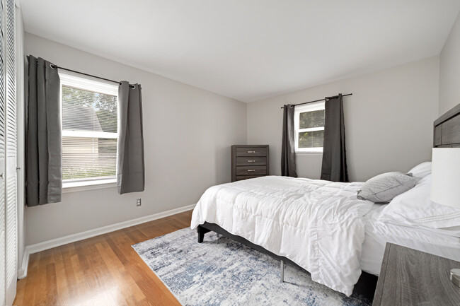 Foto del edificio - 5826 Pepperhill Rd