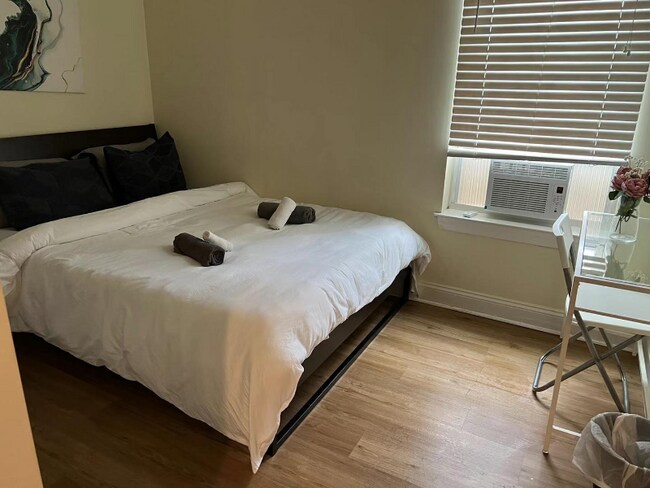 Building Photo - 4023 Baring St