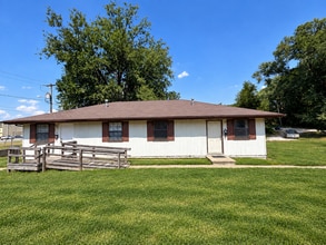 Building Photo - 2220 N Pierce Ave