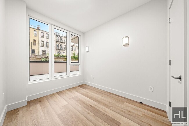 Foto del edificio - BRUCKNER BOULEVARD