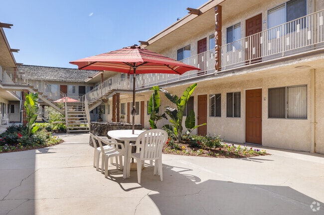 Patio - Tiki Aloha Apartments