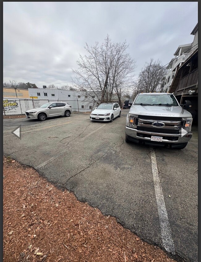 Estacionamiento fuera de la calle - 1289 Massachusetts Ave