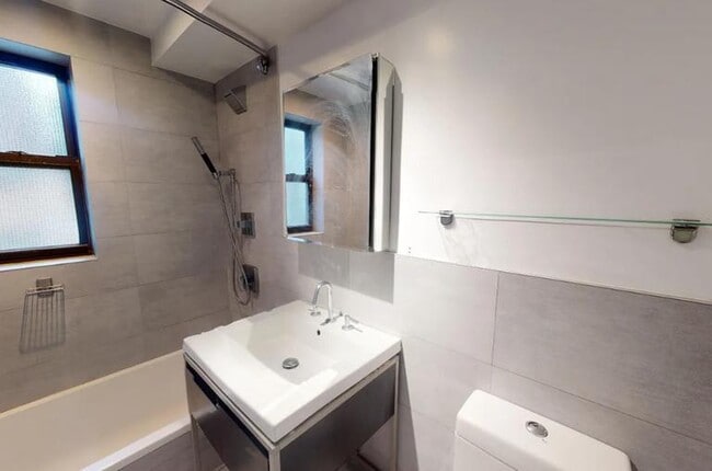 Building Photo - 2 bedroom in New York NY 10022