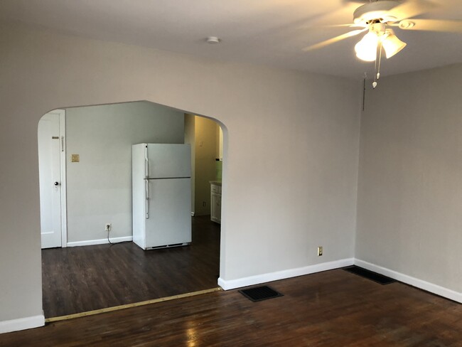 Foto del edificio - 4210 E 11th St