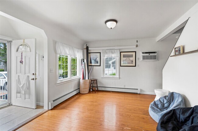 Foto del edificio - 306 McCall Ave