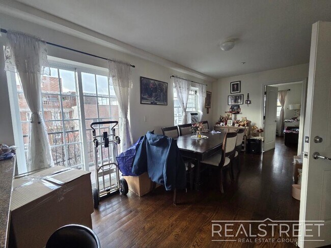 Foto del edificio - 44th Avenue