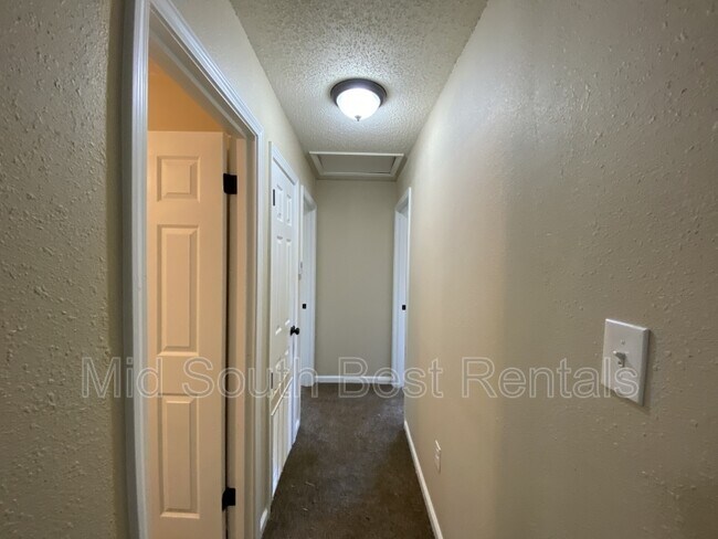 Foto del edificio - 7525 Twin Oaks Rd