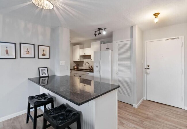 Foto del edificio - 2121 Nicholasville Rd