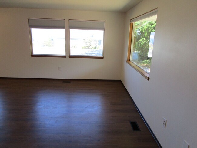 Foto del edificio - 3001 Oakes Ave